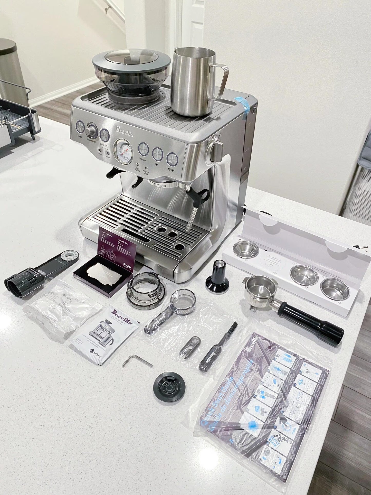 Breville Stainless Steel Barista Express Espresso Machine Light Silver BES870XL: 15 Bars Pressure, Milk Frother, Grinder-1
