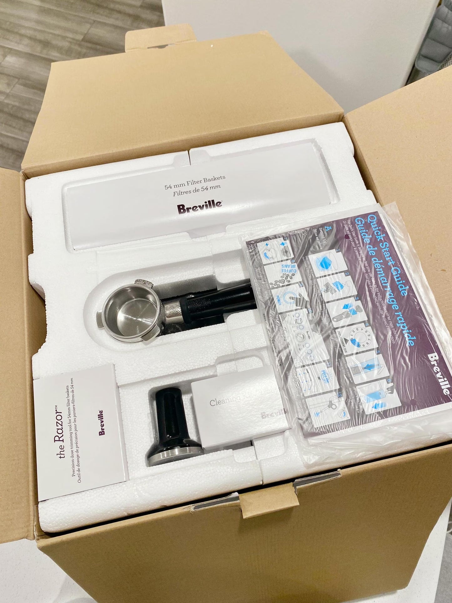Breville Stainless Steel Barista Express Espresso Machine Light Silver BES870XL: 15 Bars Pressure, Milk Frother, Grinder-1